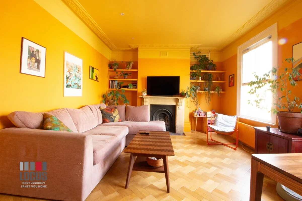 Flat Farleigh Road in Greater London