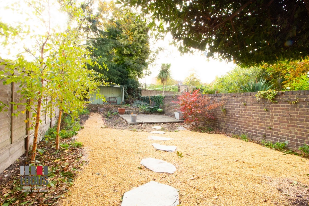 Flat Farleigh Road in Greater London