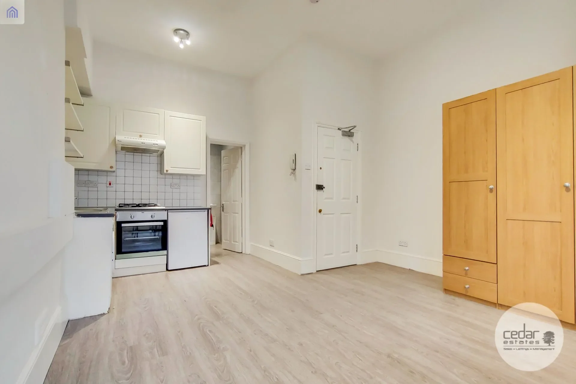 Flat Greencroft Gardens in Greater London