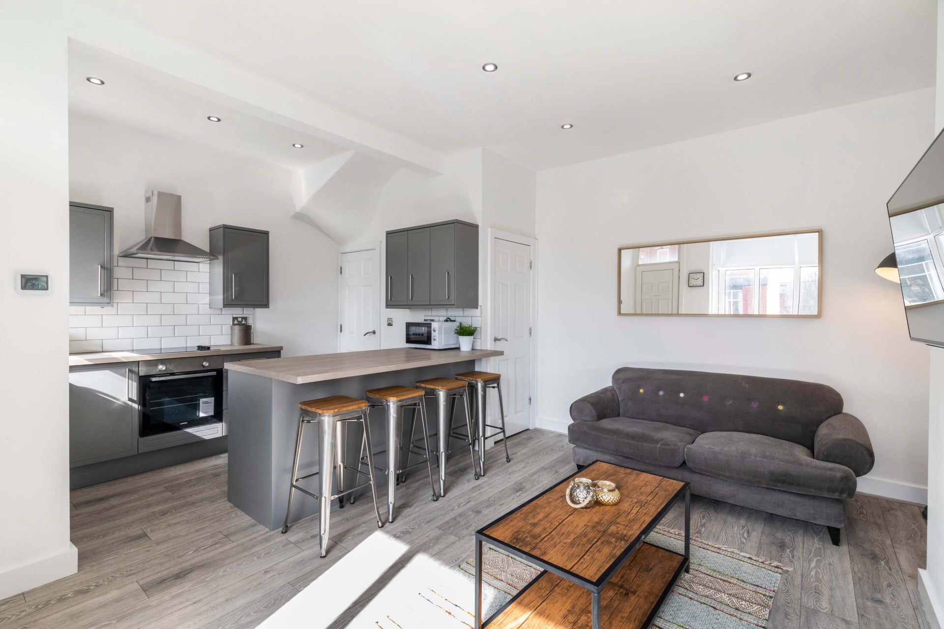 Room Stanmore View in Leeds