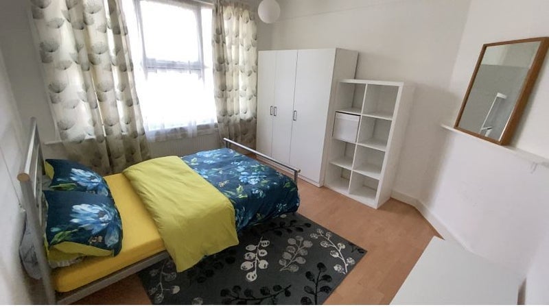 Room Cecil Avenue in Greater London