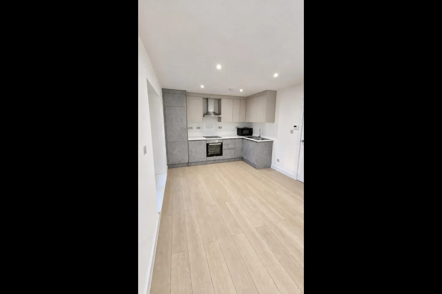Flat Thornhill Road in Greater London