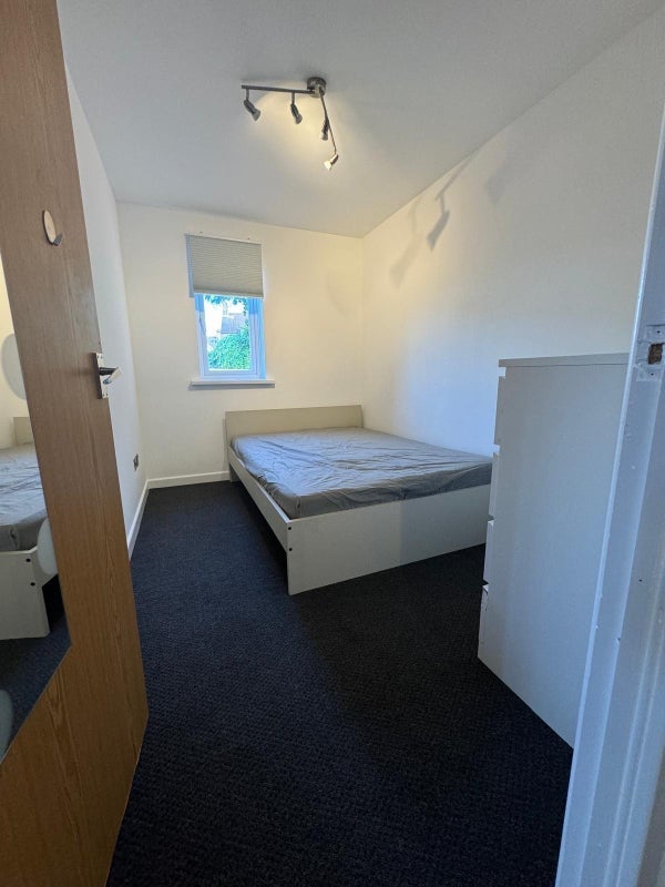 Room Bernard Ashley Drive in Greater London