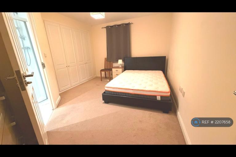 Room Hammond Road in Bristol