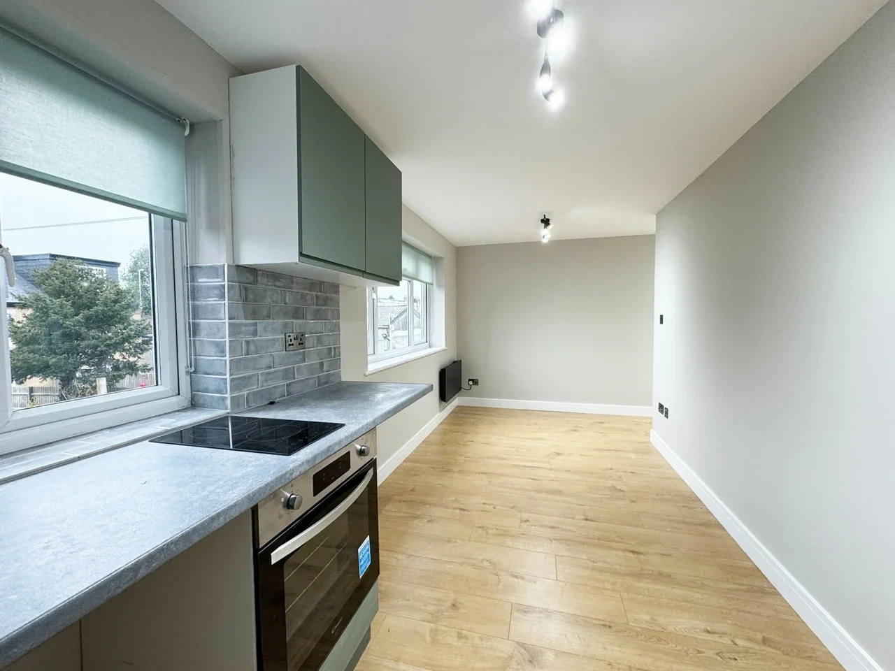 Flat Pinner Road in Greater London