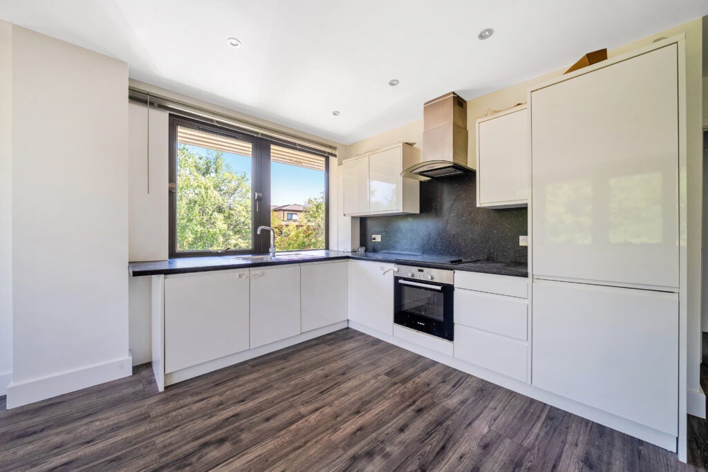 Flat Weyside Park in Waverley