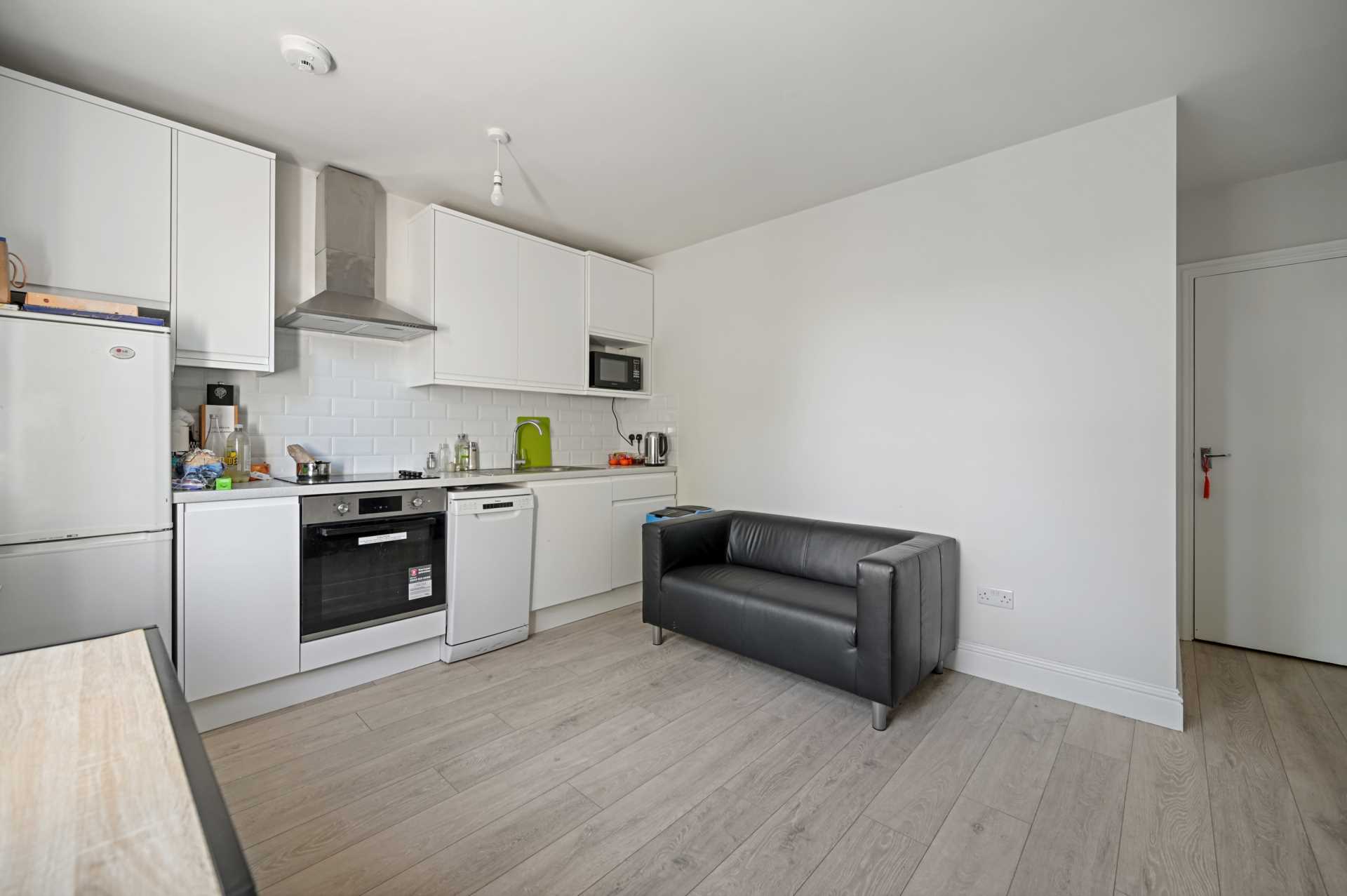 Flat Bassett Road in Greater London