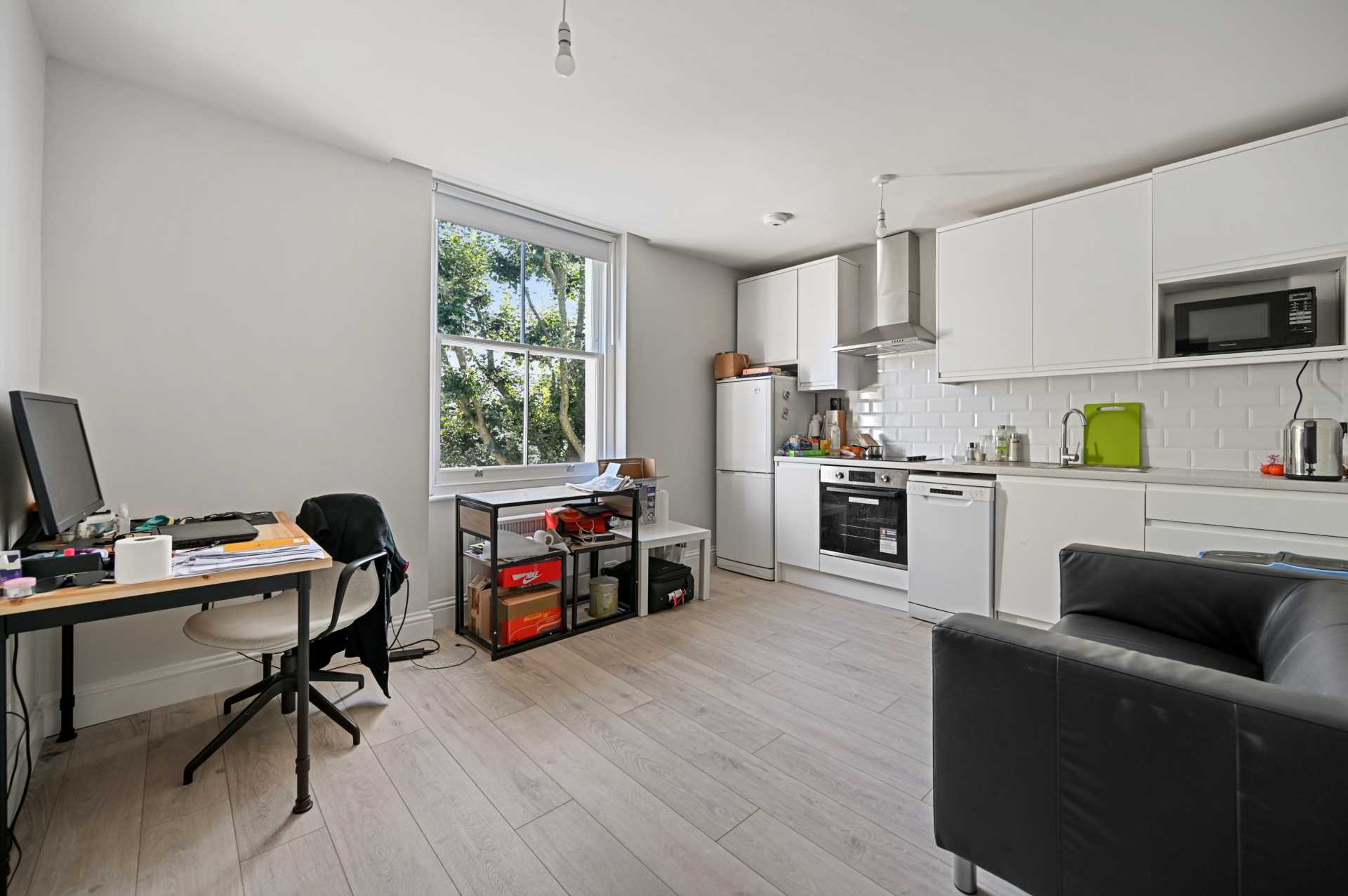 Flat Bassett Road in Greater London