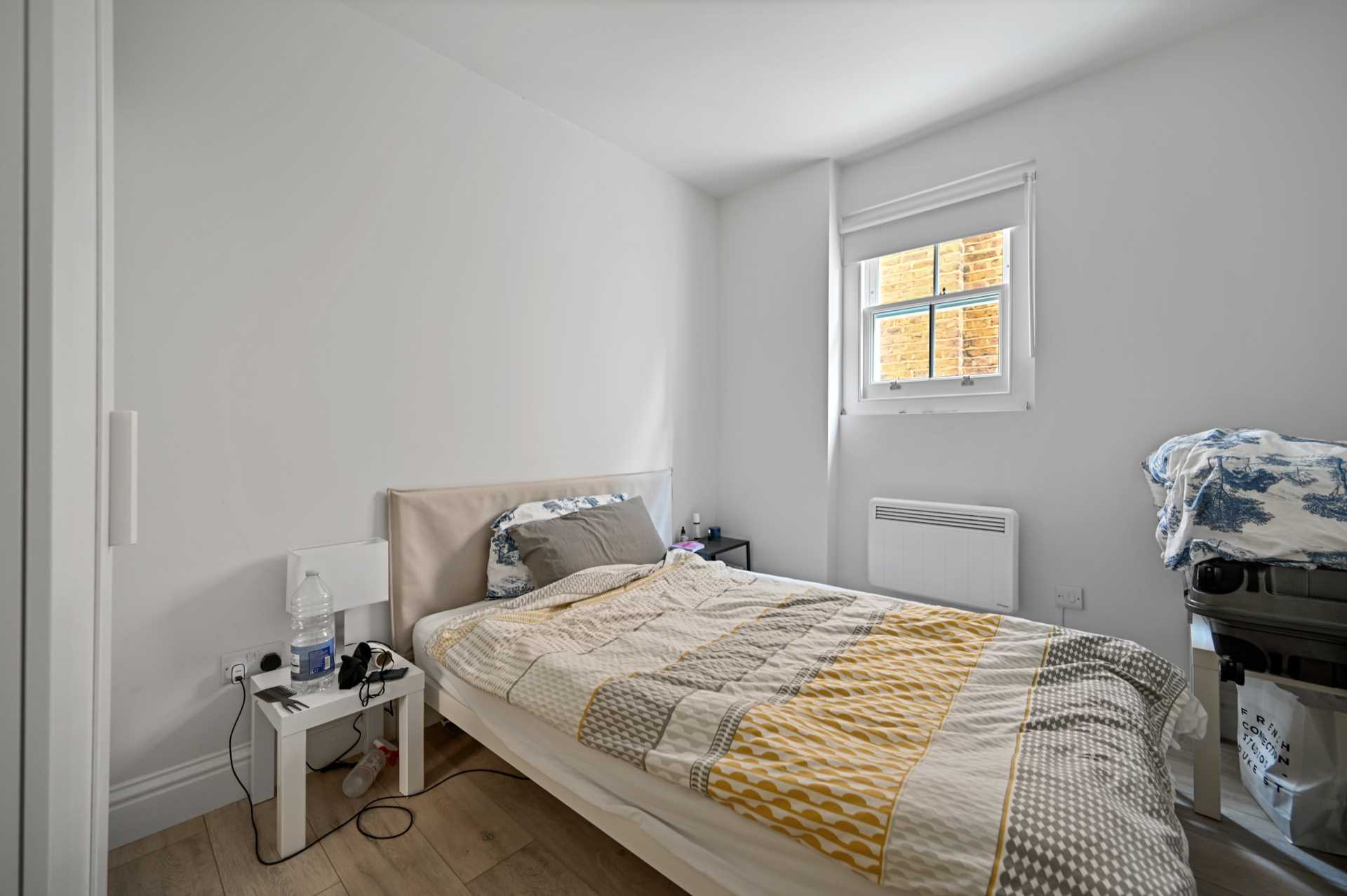 Flat Bassett Road in Greater London