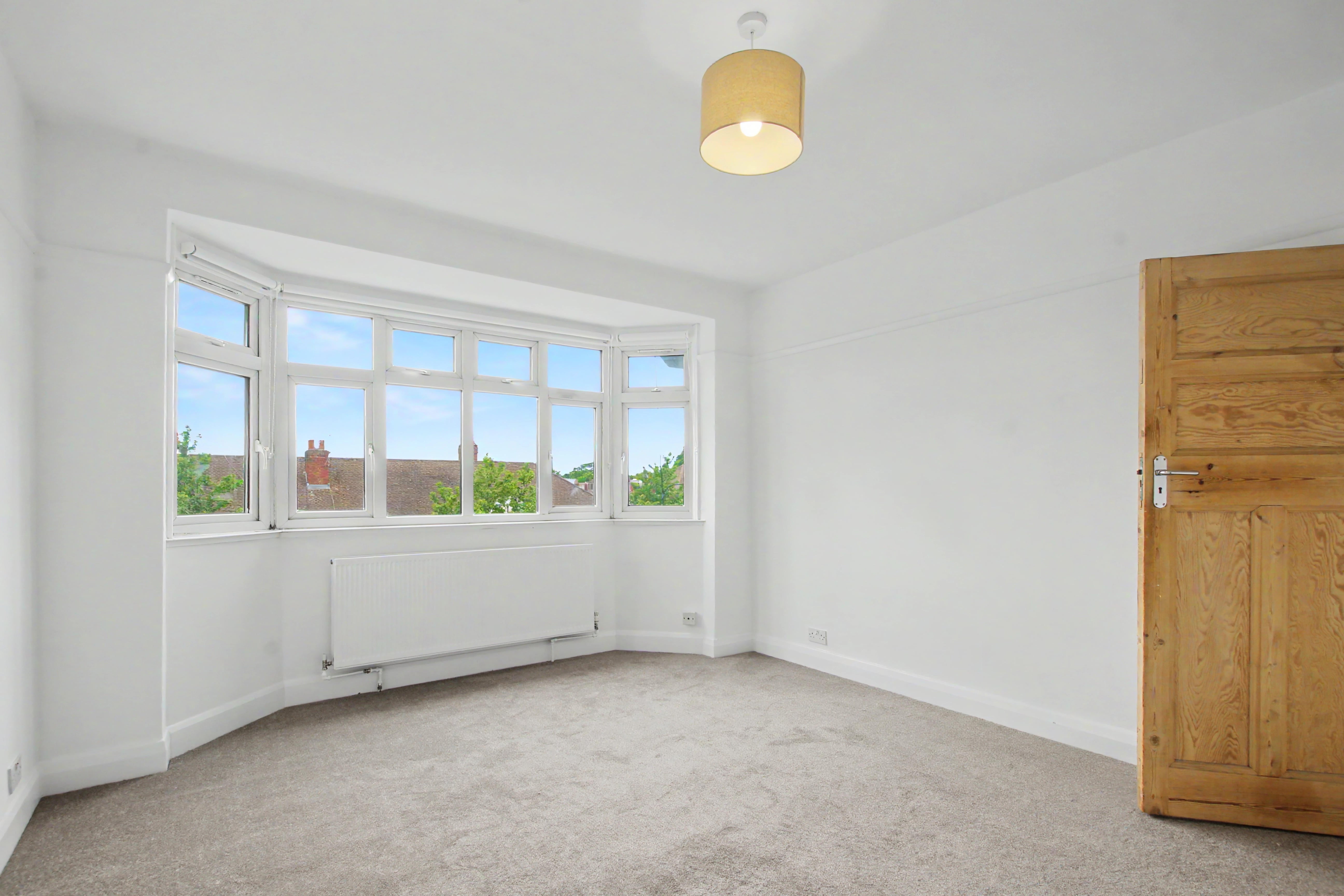 Flat Lynette Avenue in Greater London