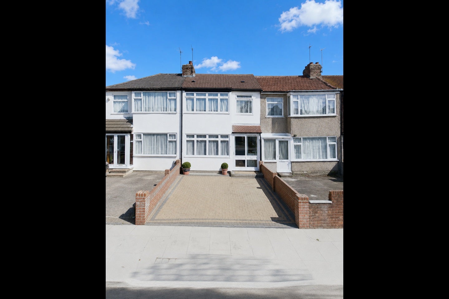 House Albany Park Avenue in Greater London