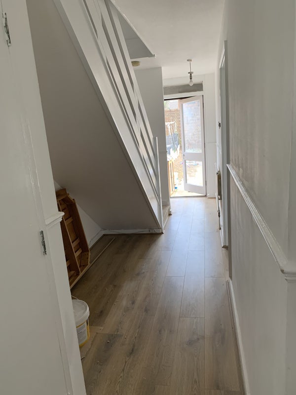 Room Queen's Road in Greater London