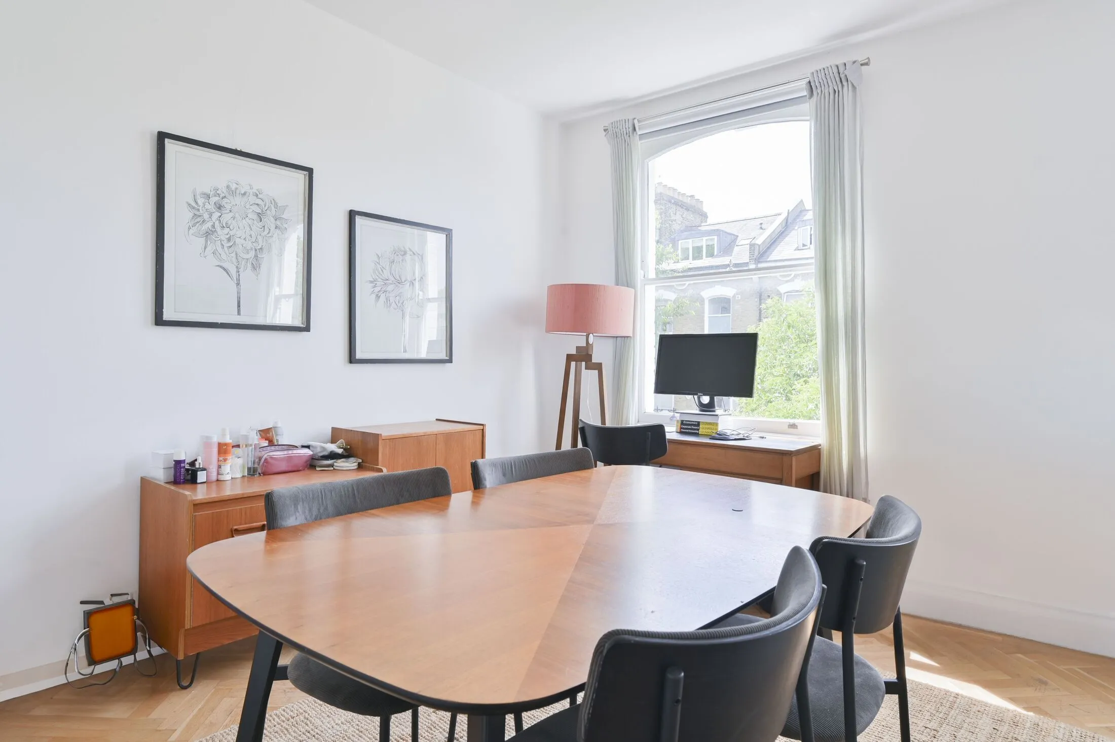 Flat Pyrland Road in Greater London