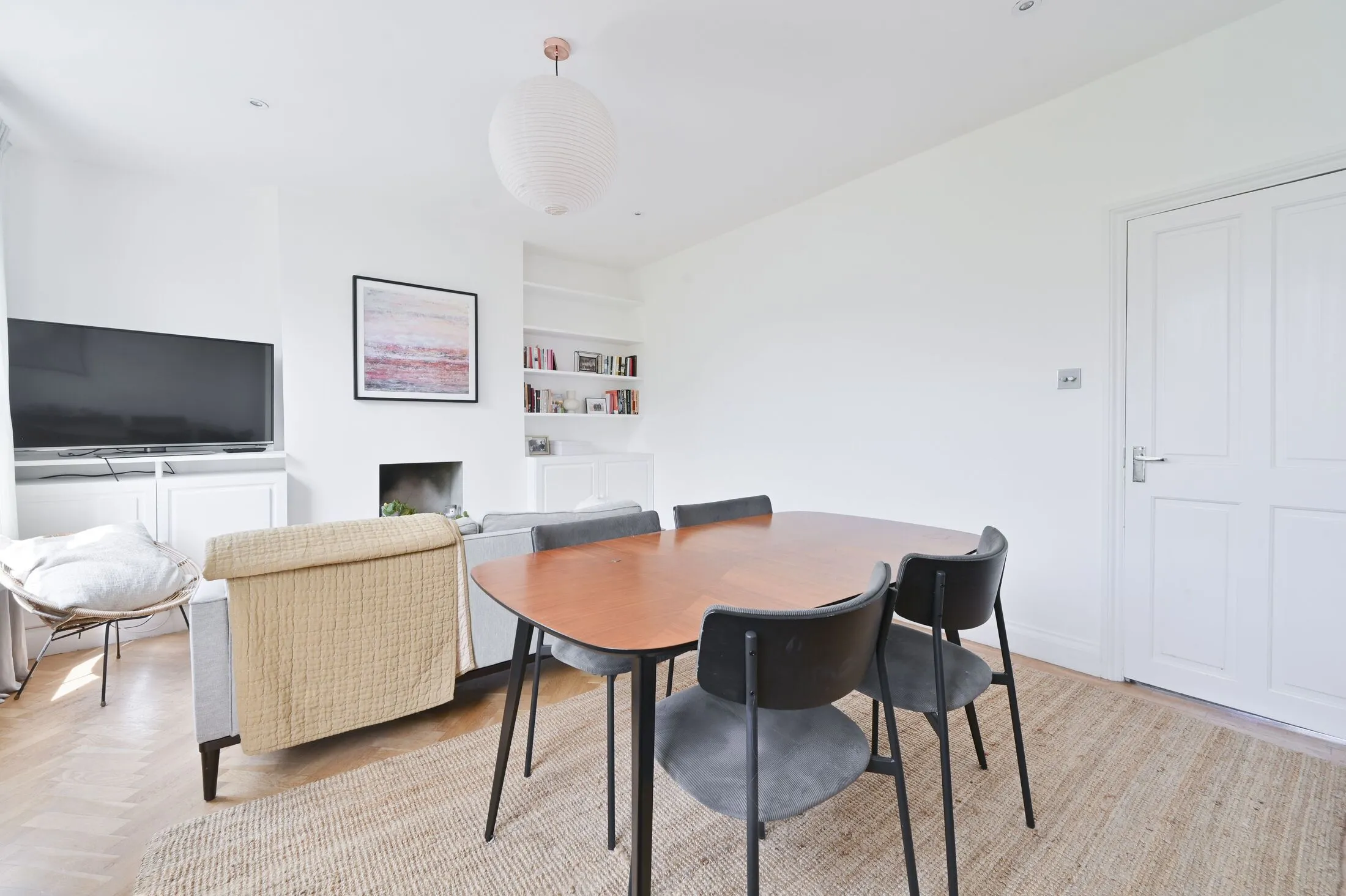 Flat Pyrland Road in Greater London