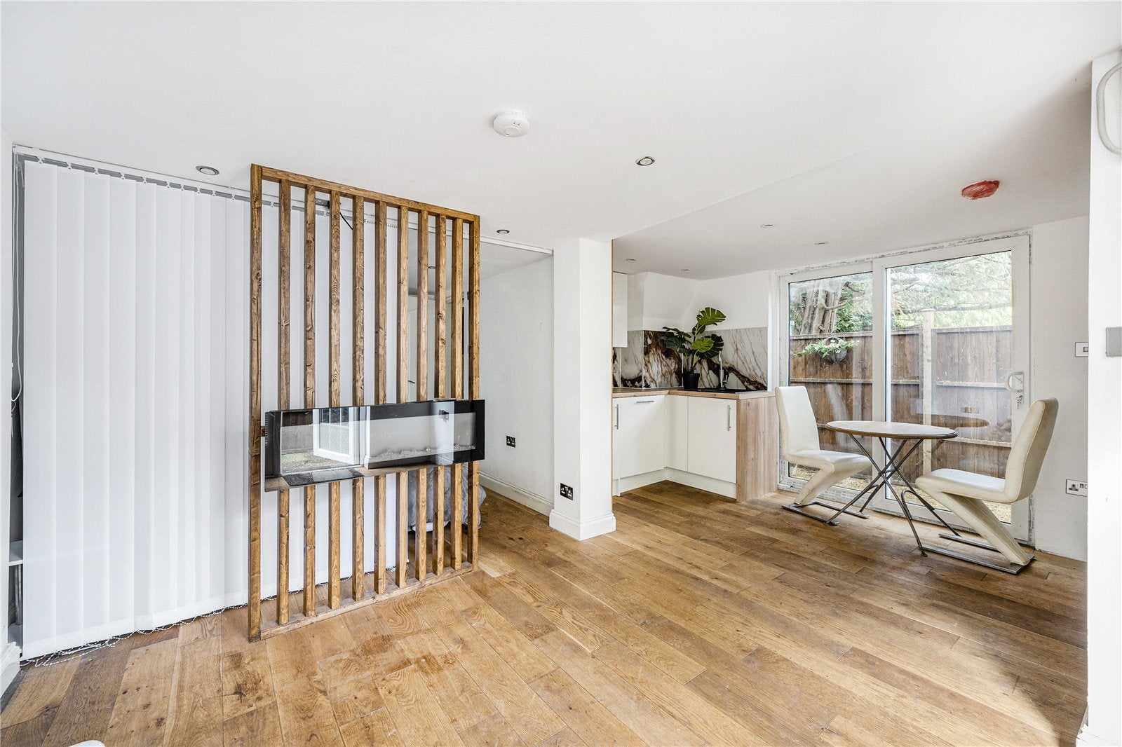 House Woodcote Road in Epsom and Ewell
