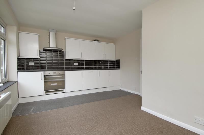 Flat Kneller Road in Greater London