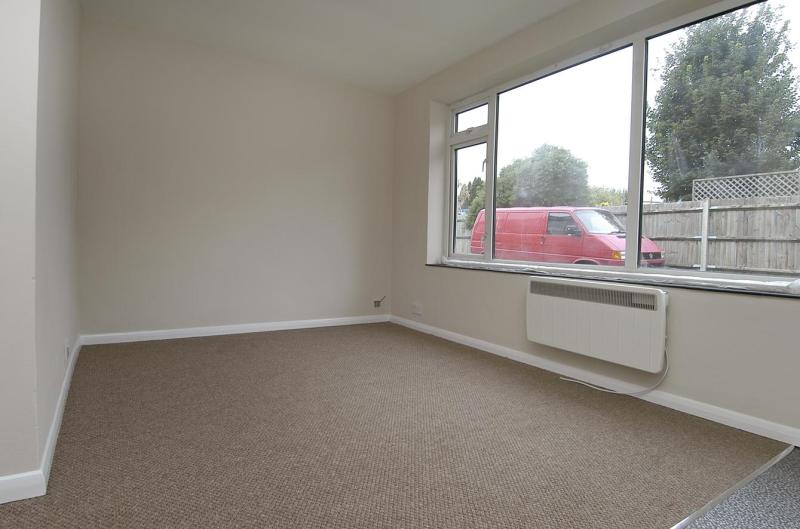Flat Kneller Road in Greater London