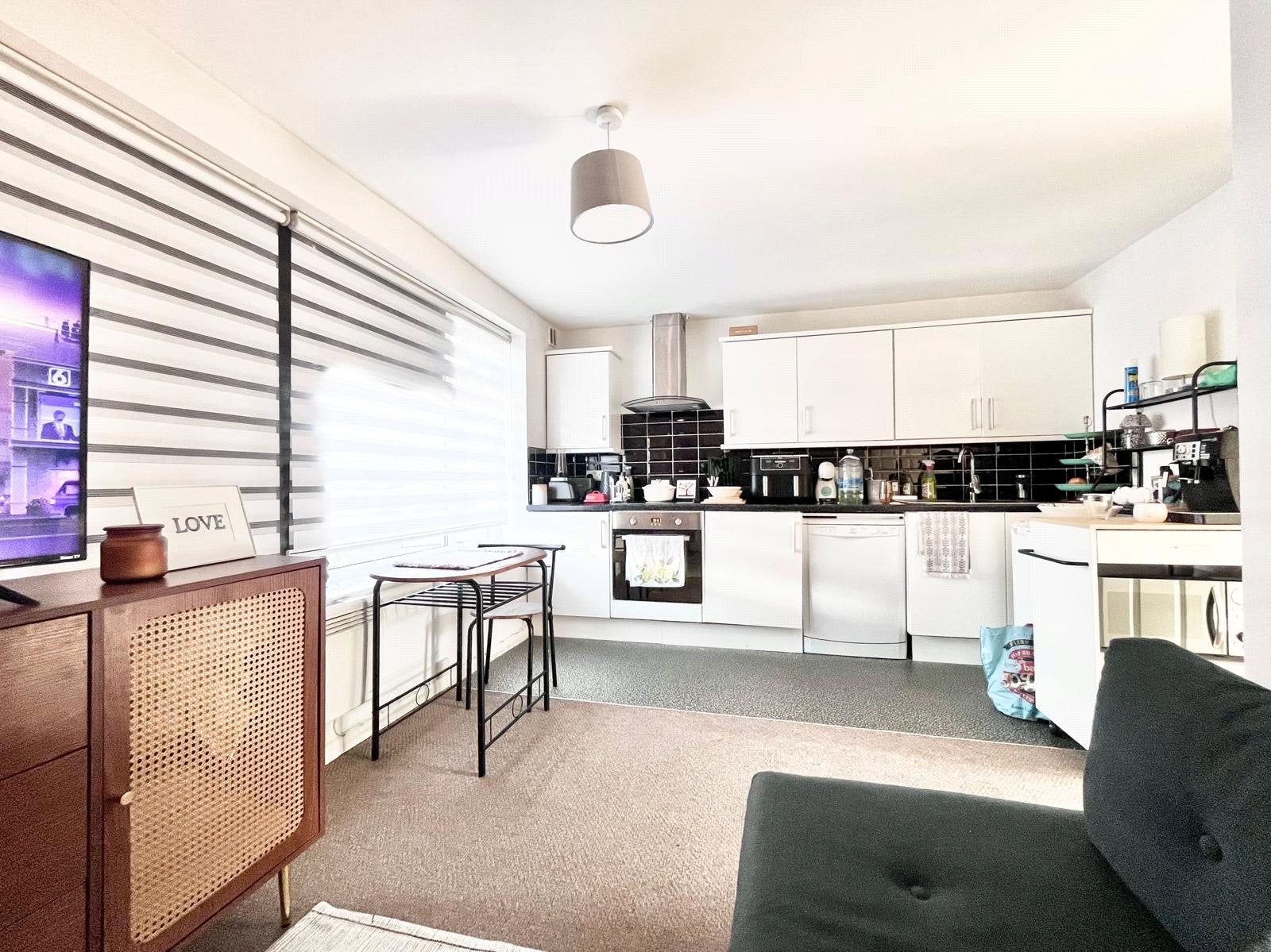 Flat Kneller Road in Greater London