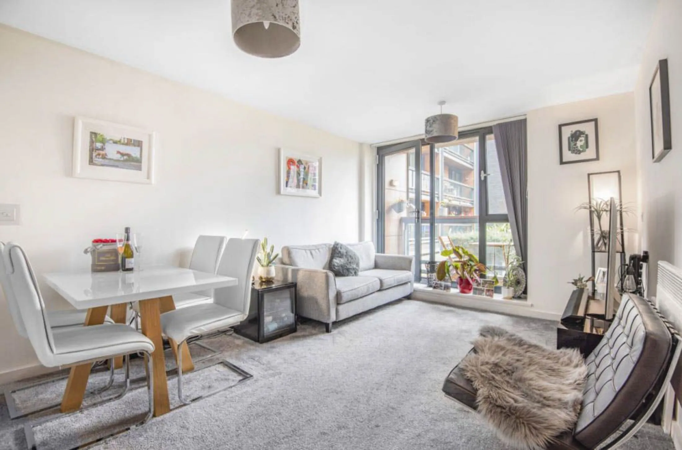 Flat Silvertown Way in Greater London
