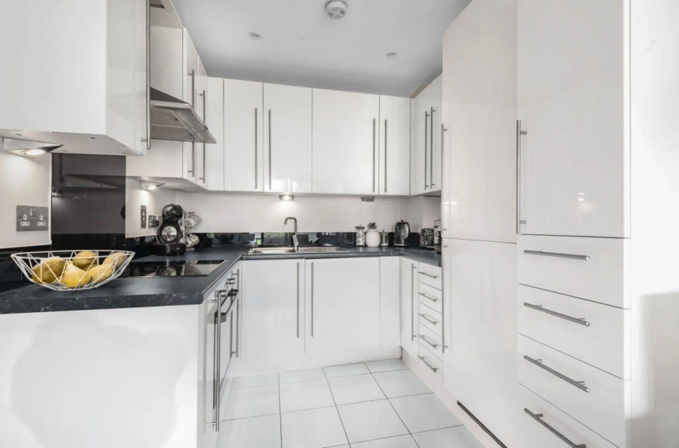 Flat Silvertown Way in Greater London