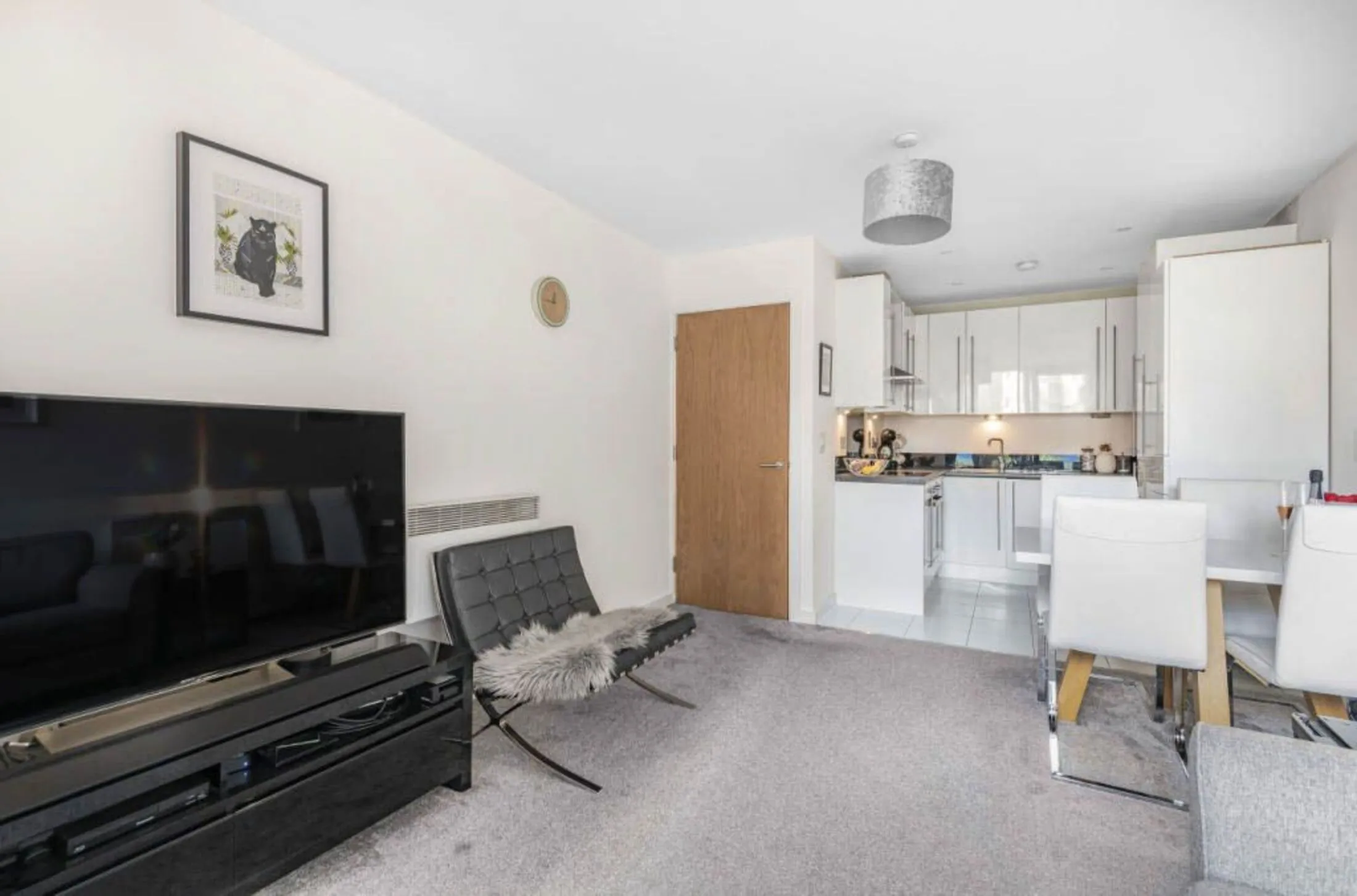 Flat Silvertown Way in Greater London