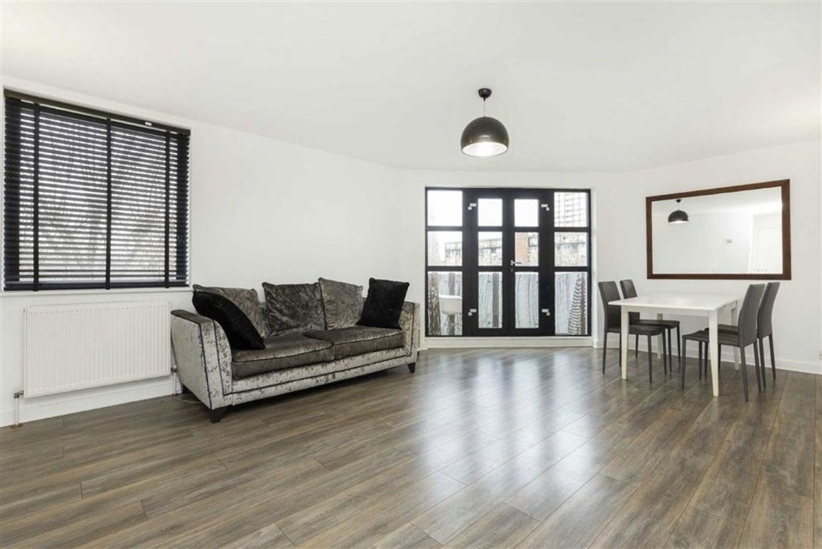 Flat Florida Street in Greater London