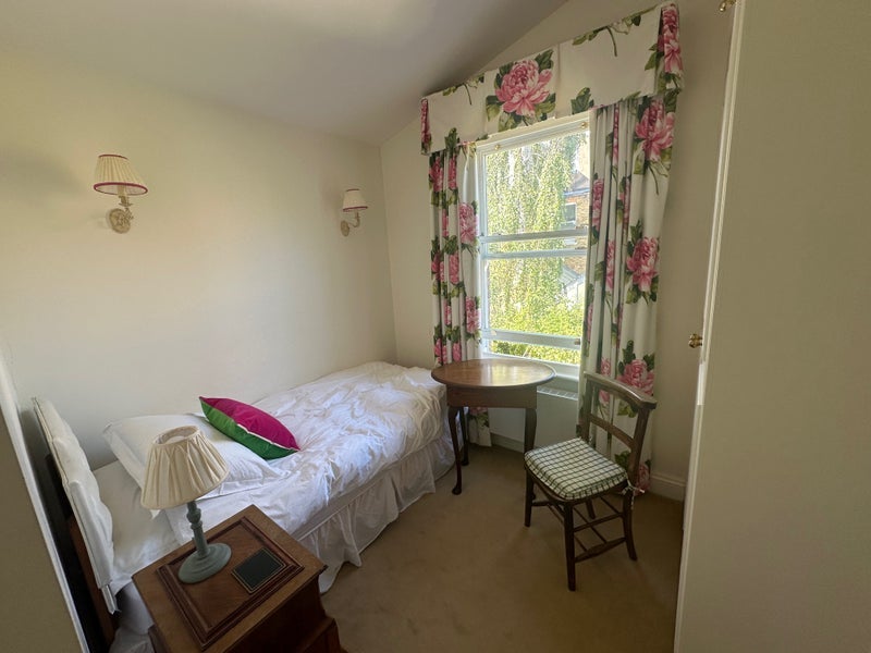 Room Purser's Cross Road in Greater London