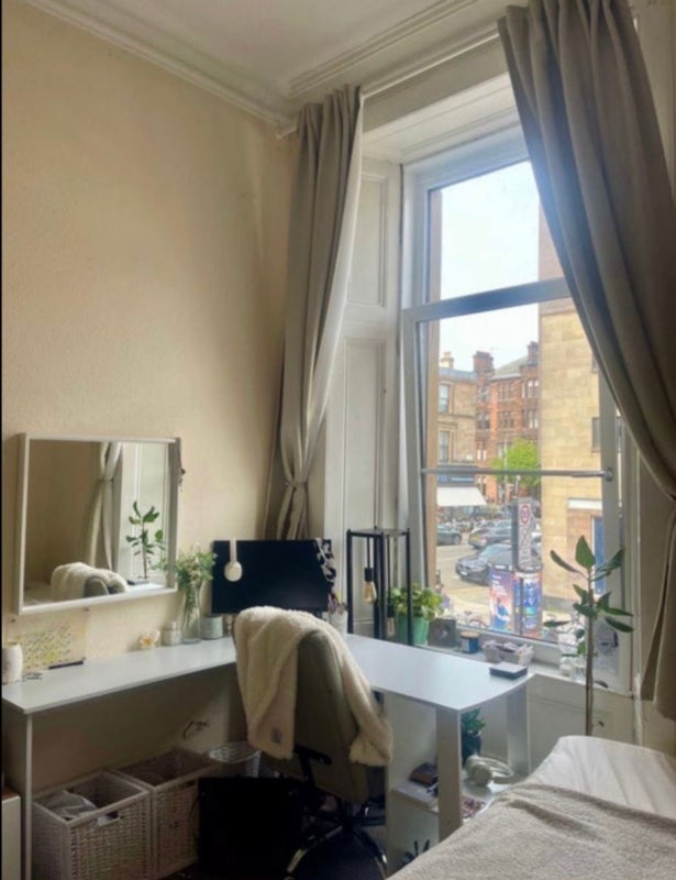 Room Cresswell Street in Glasgow
