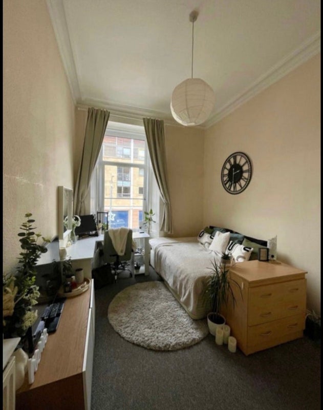Room Cresswell Street in Glasgow