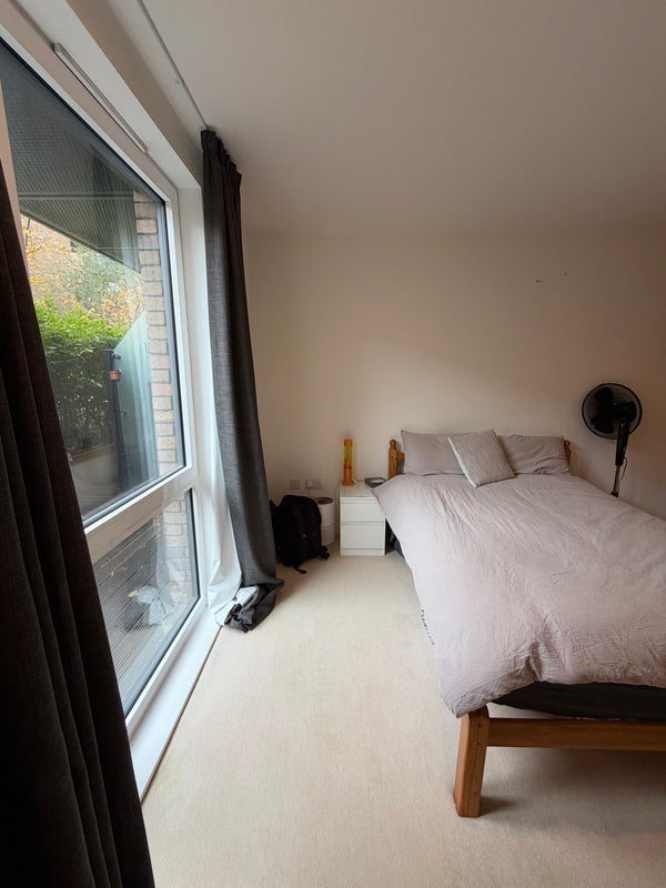 Room Plough Way in Greater London
