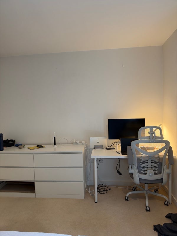 Room Plough Way in Greater London