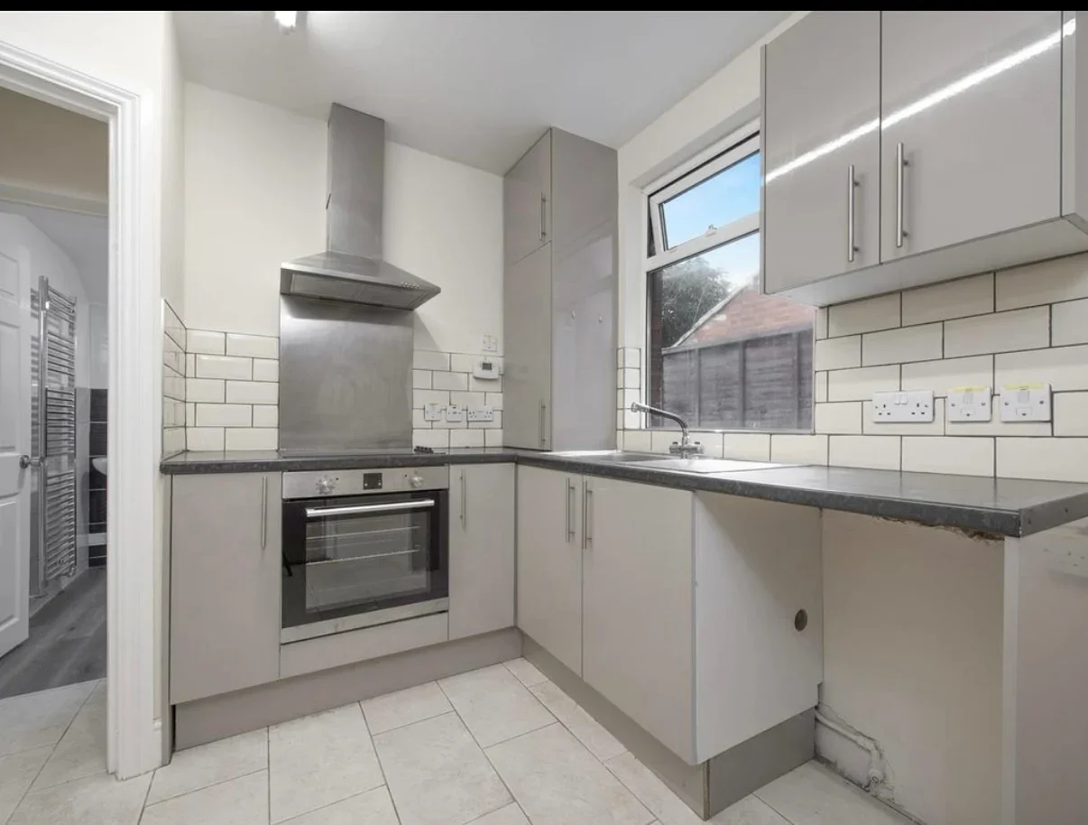 Room Desborough Road in High Wycombe