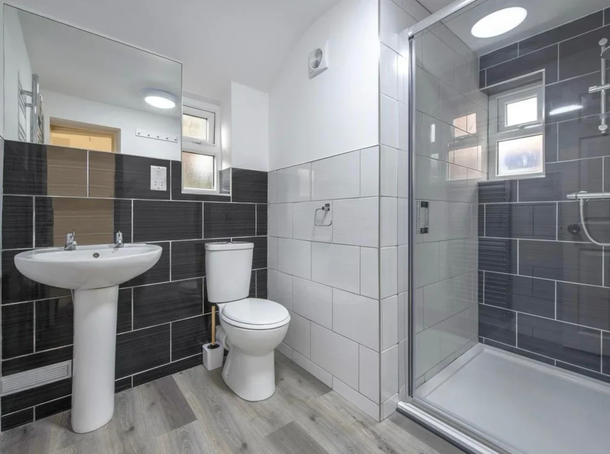 Room Desborough Road in High Wycombe