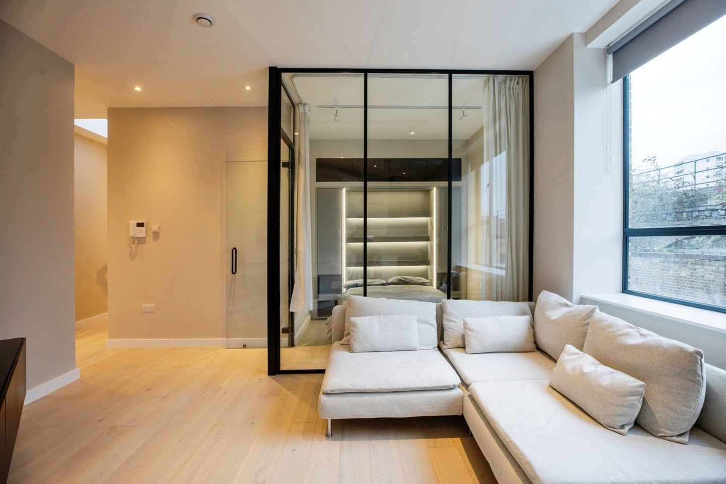 Flat Coldharbour Lane in Greater London