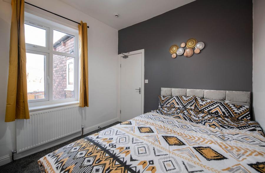 Room Wilfred Road in Salford