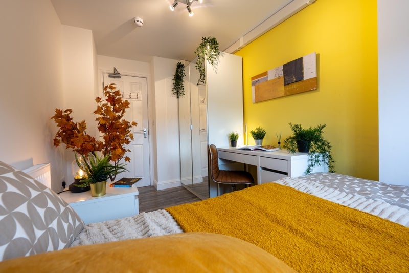 Room Bleakley Street in Whitefield