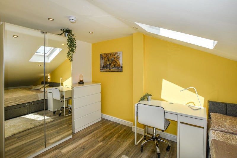 Room Bleakley Street in Whitefield