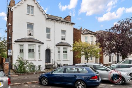 Flat Russell Terrace in Royal Leamington Spa