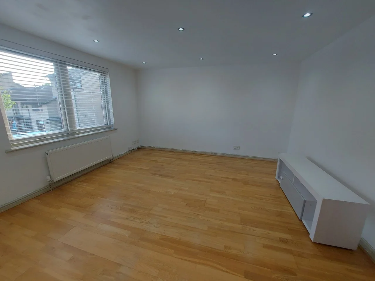 Flat Shapland Way in Greater London