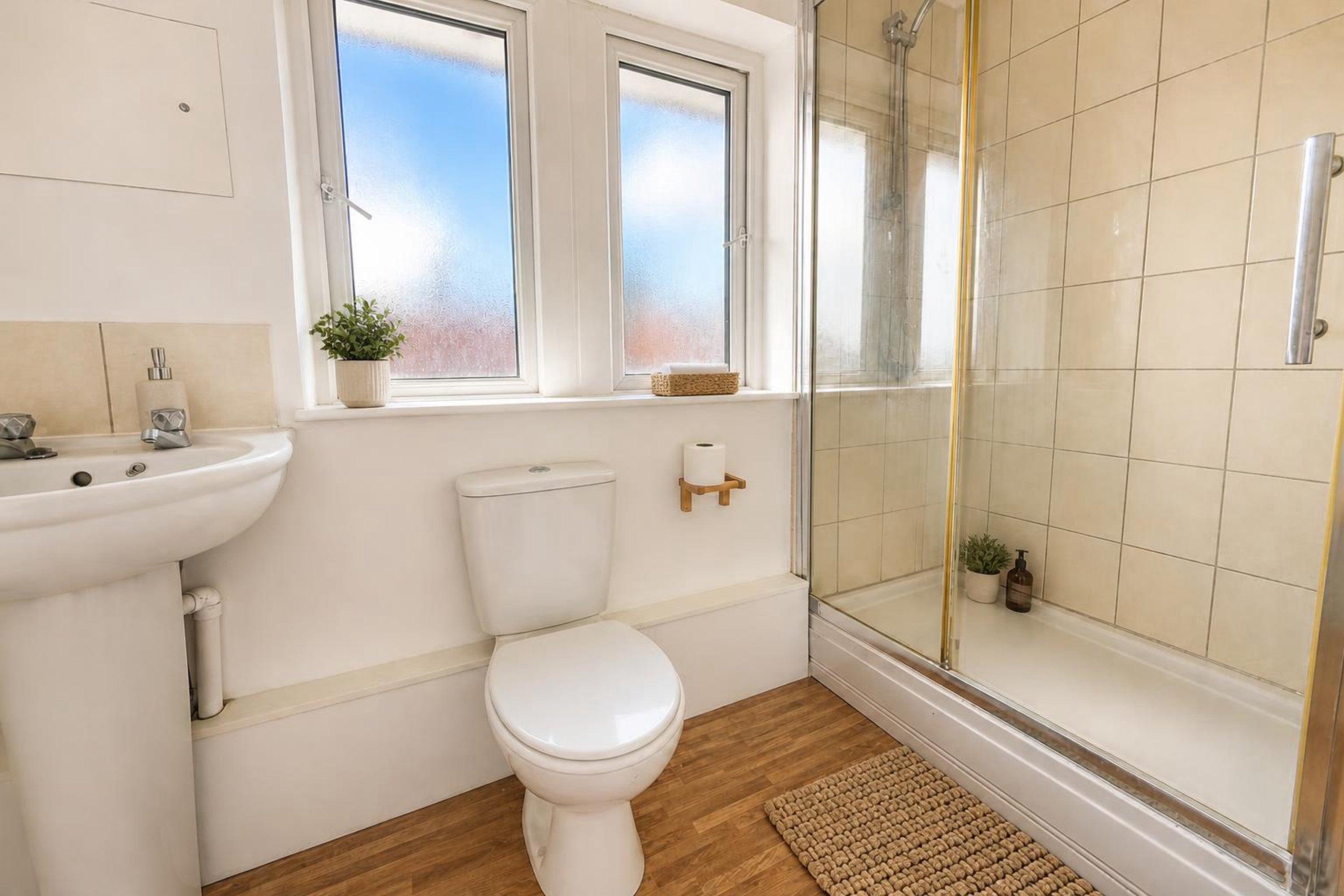 Room Rolleston Drive in Nottingham