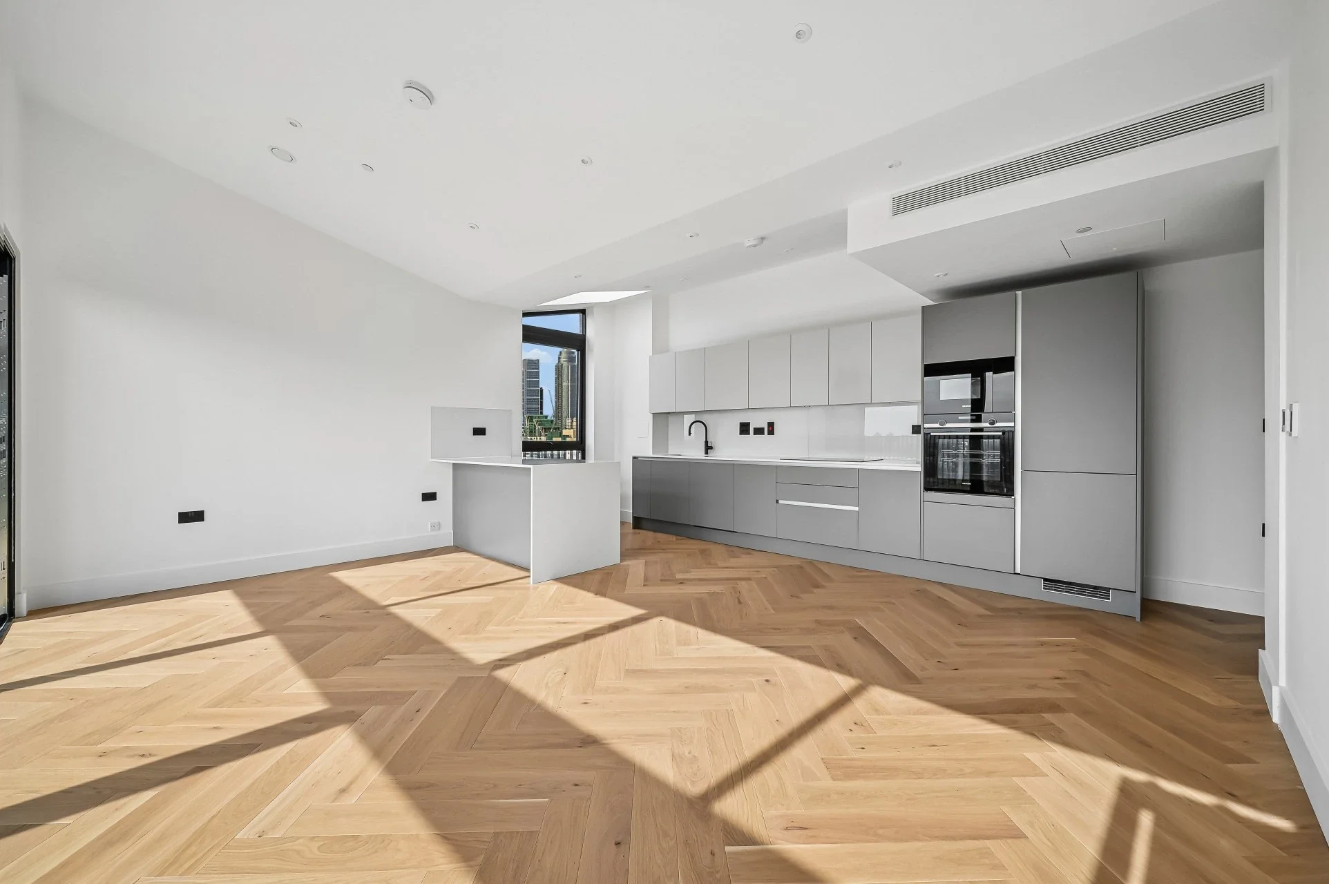 Flat Worgan Street in Greater London