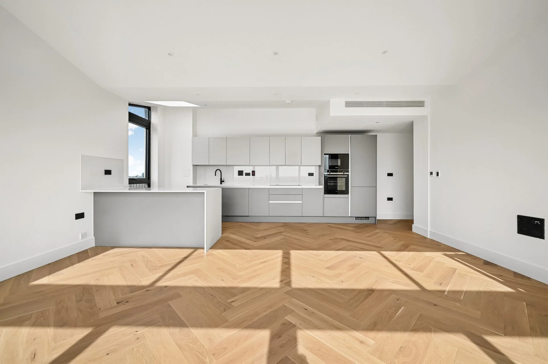 Flat Worgan Street in Greater London