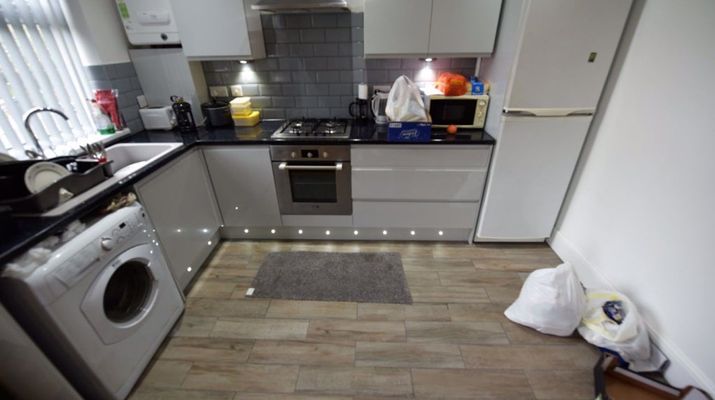 Flat Woodhouse Lane in Leeds