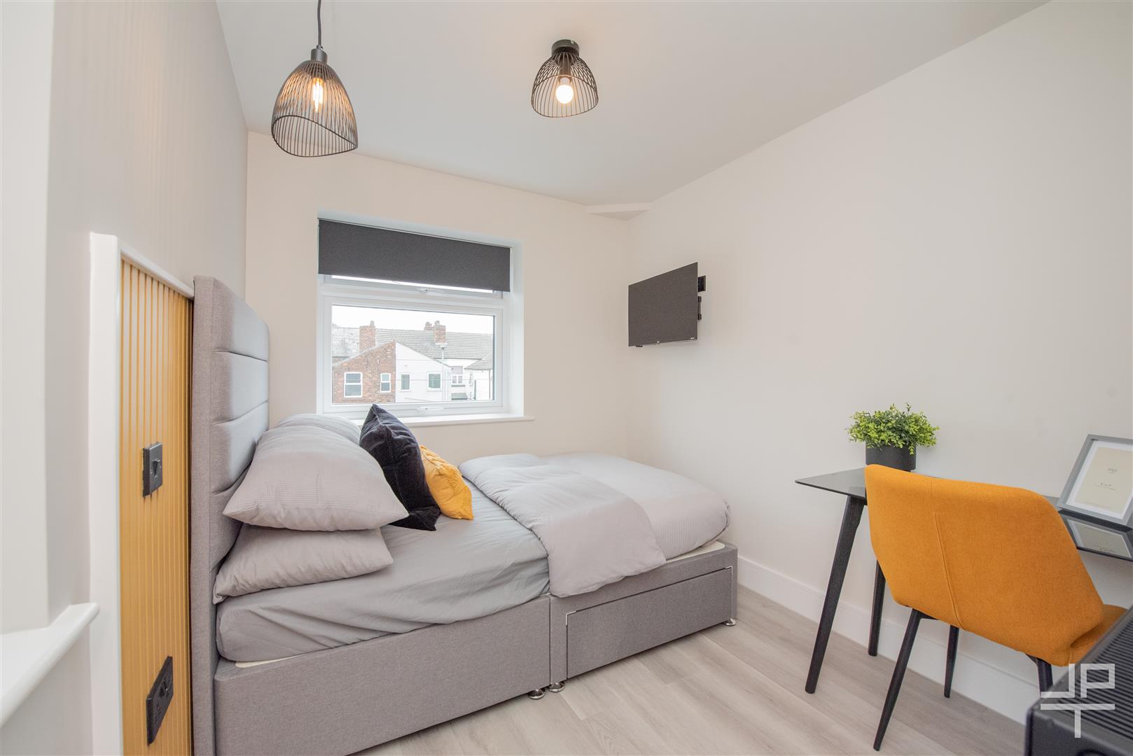 Room Willis Street in Warrington