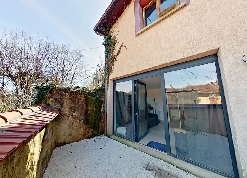 Flat Avenue de Lanessan in Lyon