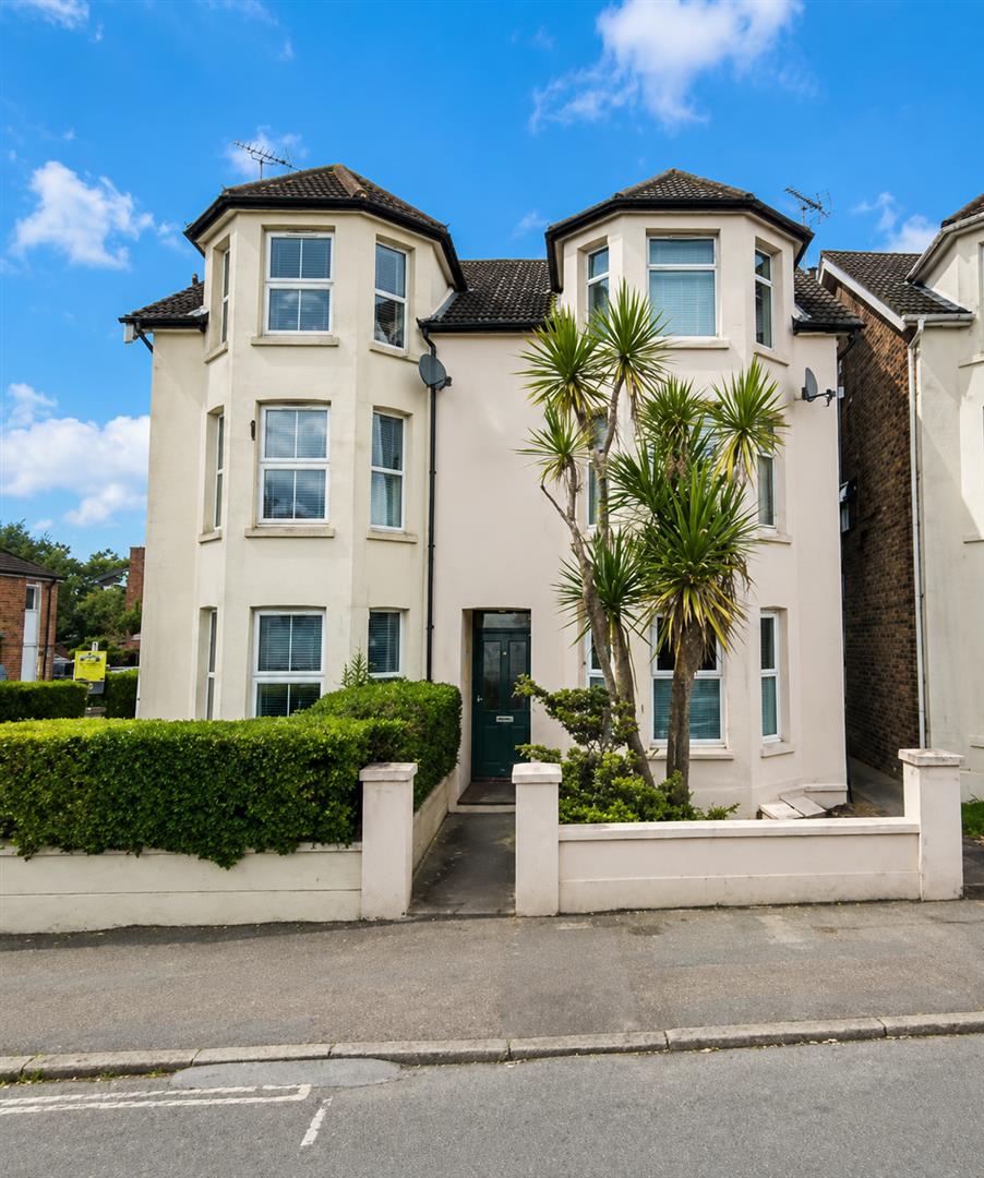 Flat Brighton Road in Horsham