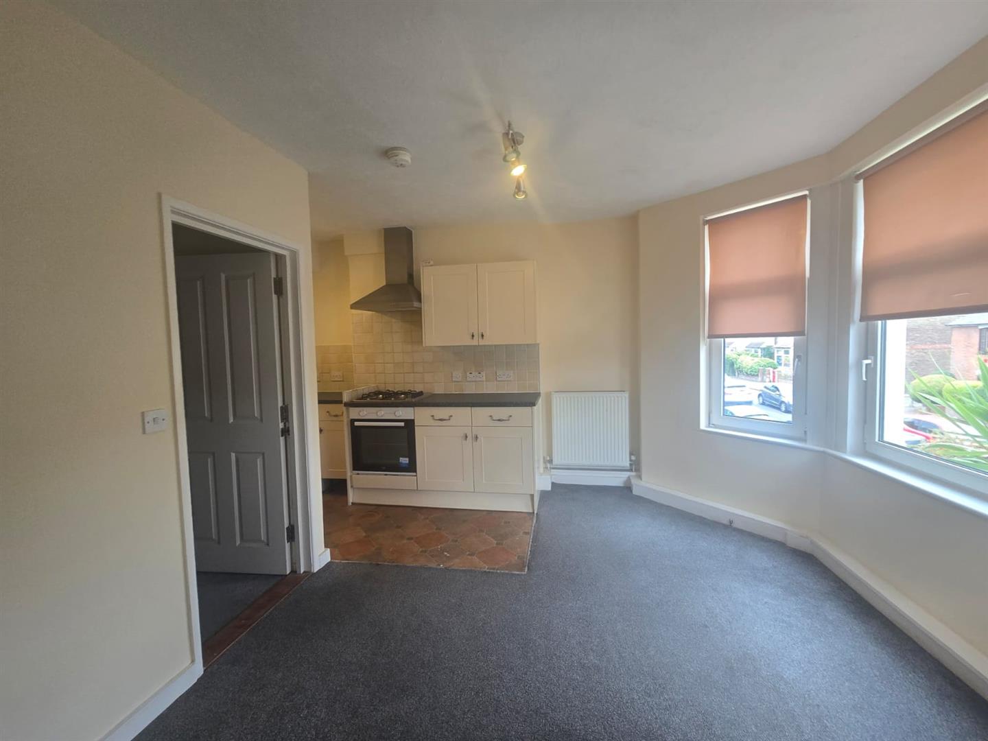 Flat Brighton Road in Horsham