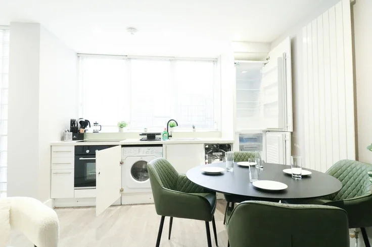 Flat Charlotte Street in Greater London