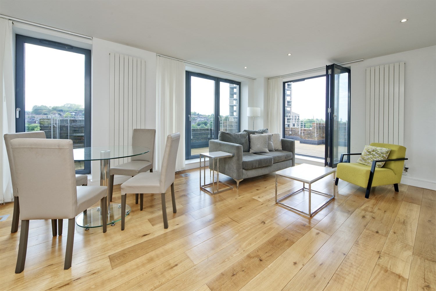 Flat Molesworth Street in Greater London
