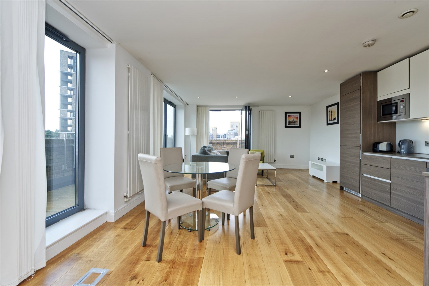 Flat Molesworth Street in Greater London